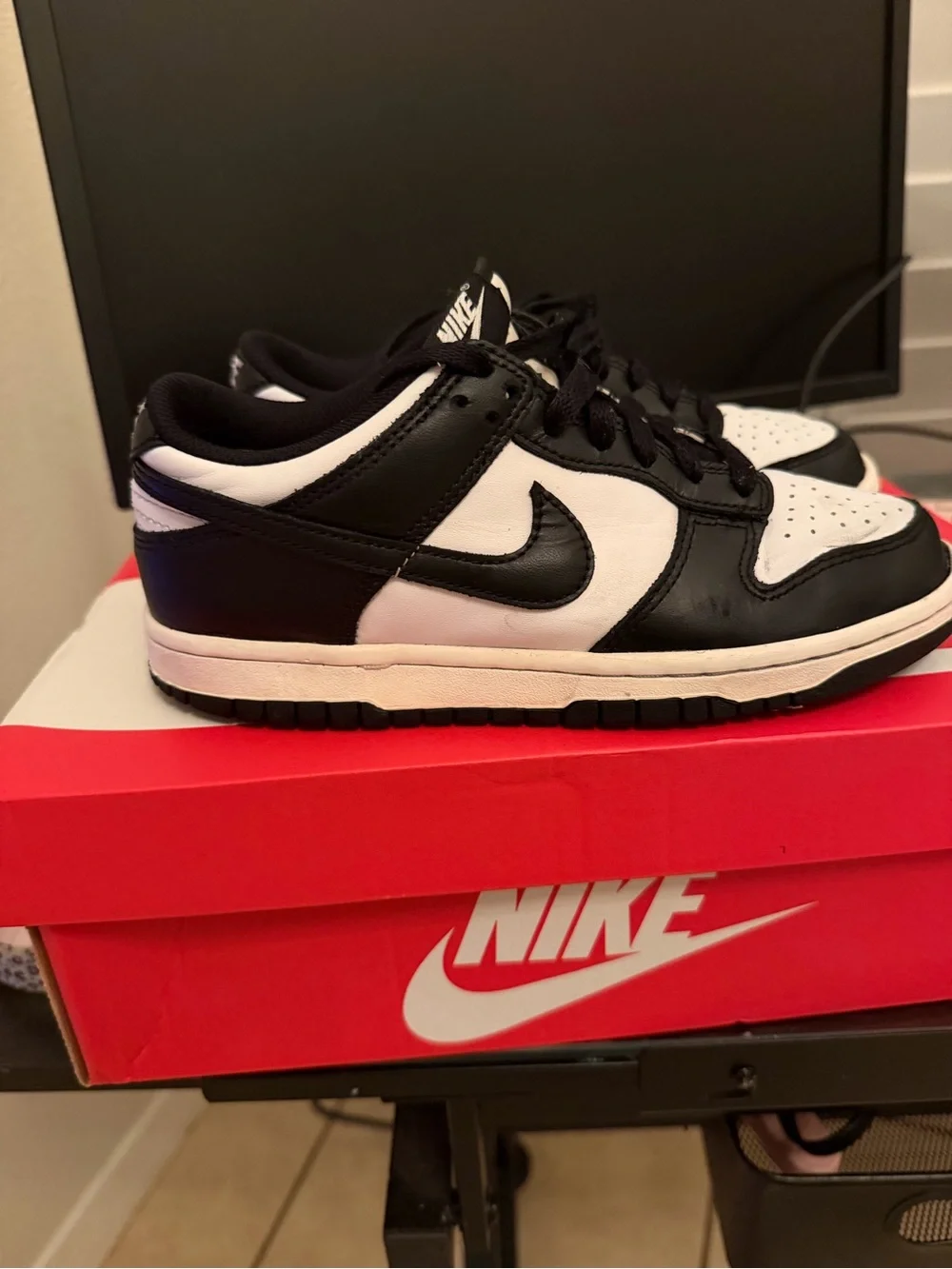 Nike Men’s Black and White Low-Top Sneakers — Classic Contrast